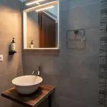 Stonemanor 3 *
